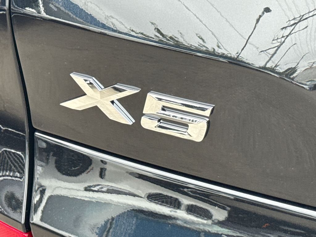 New 2026 Black Sapphire Metallic BMW xDrive40i image 9