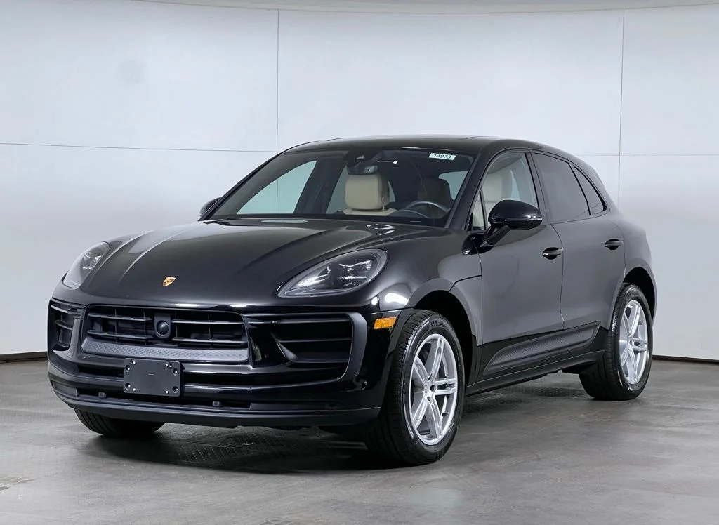 2023 Porsche Macan's photo