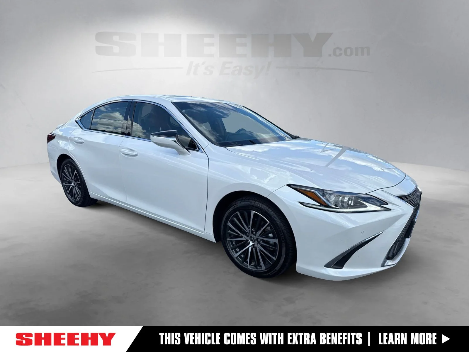 Used 2025 White Lexus 300h image 1