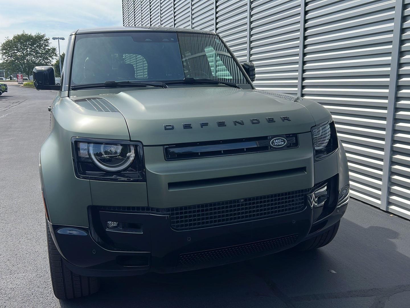 2026 Land Rover Defender X-Dynamic SE - Photo 8