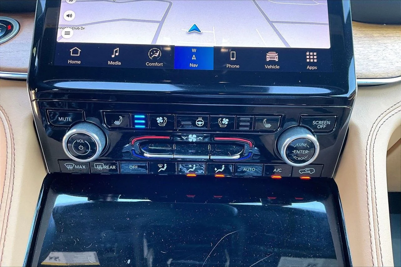 Used 2024 White Jeep Summit image 19