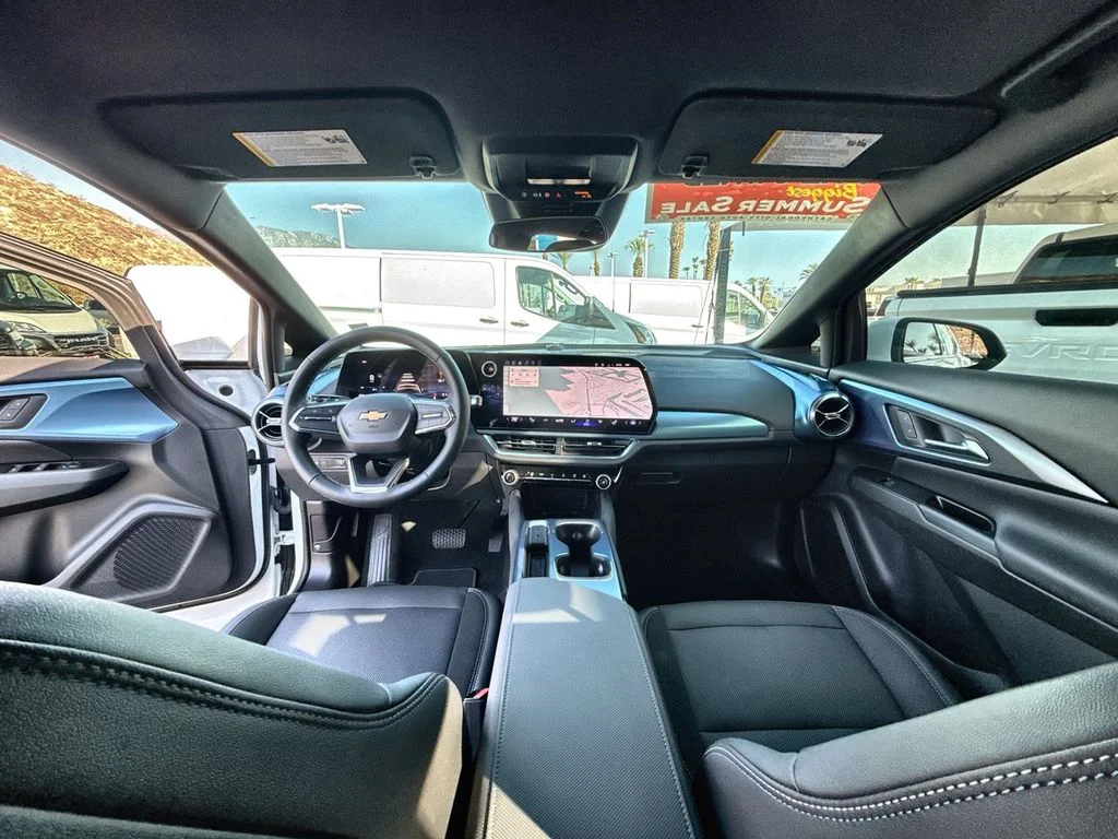 Used 2024 Summit White Chevrolet LT image 19