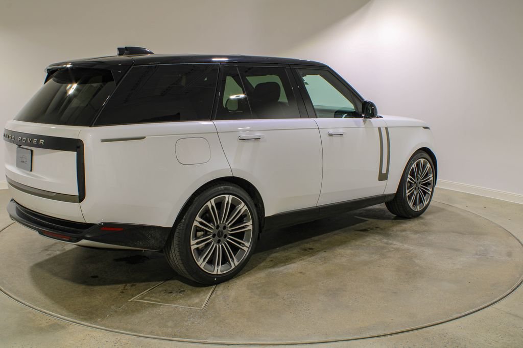 New 2026 Ostuni Pearl White Land Rover SE image 5
