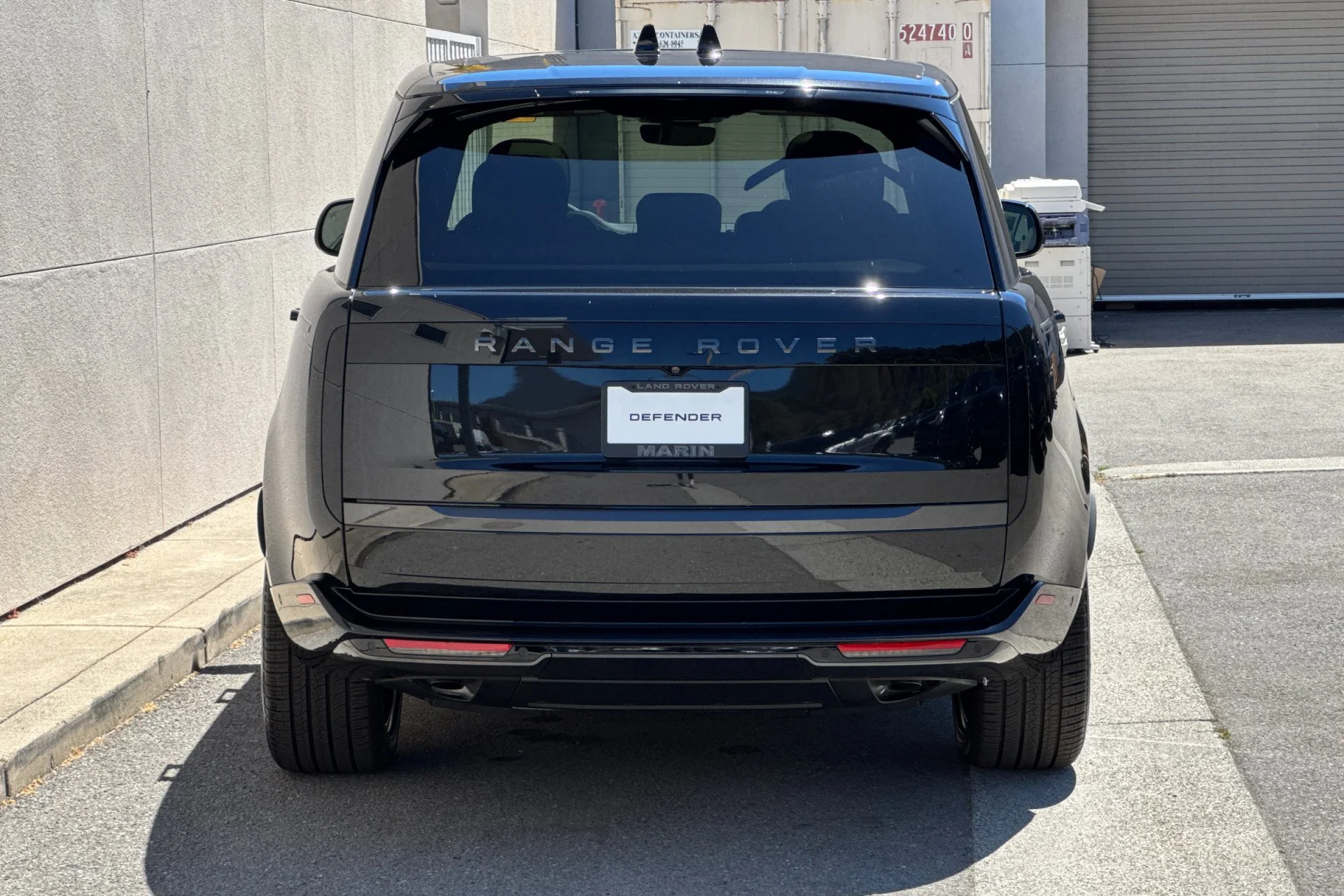 New 2026 Santorini Black Land Rover SE image 7