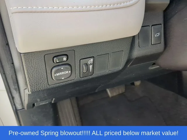Used 2016 White Toyota XLE image 25