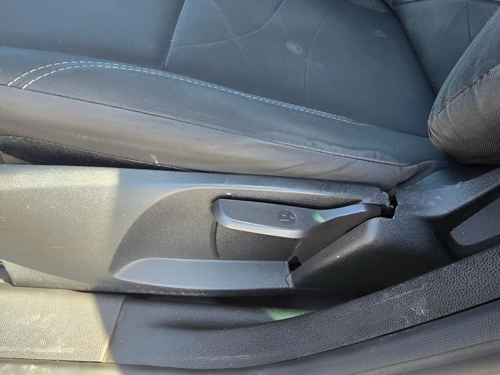 Used 2019 Magnetic Metallic Ford SE image 23
