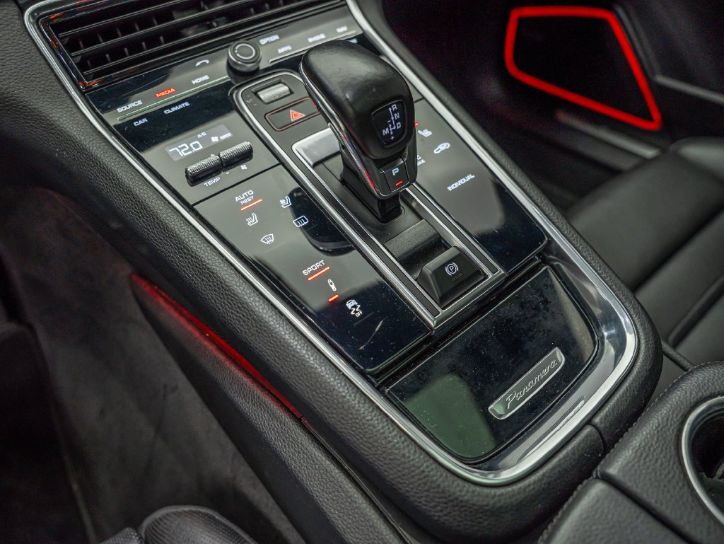 Used 2018 Chalk Porsche 4S image 38