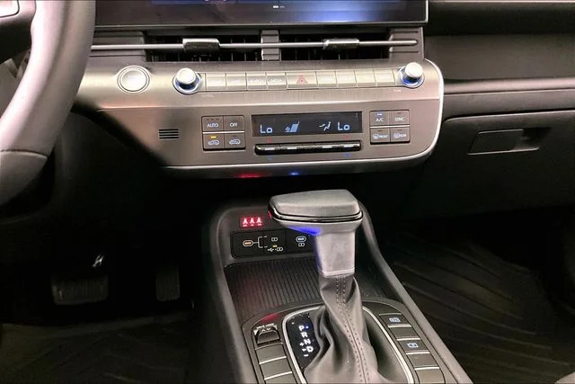 Used 2025 Gray Hyundai SEL image 8