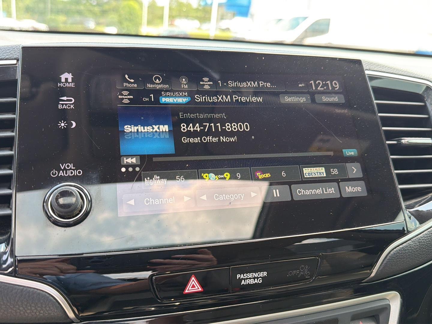 Used 2019 White Diamond Pearl Honda Touring w/Rear Captain