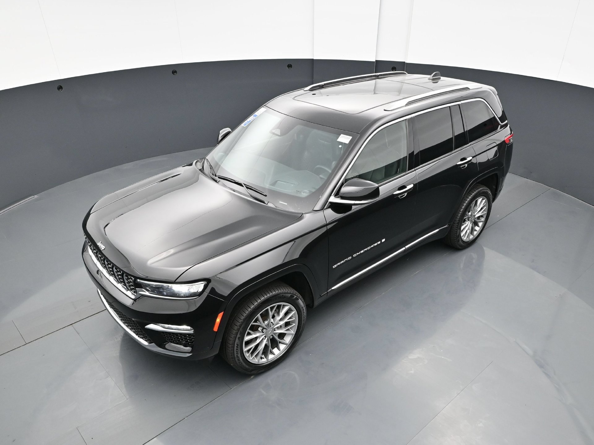 Used 2023 Diamond Black Crystal Pearlcoat Jeep Summit image 42