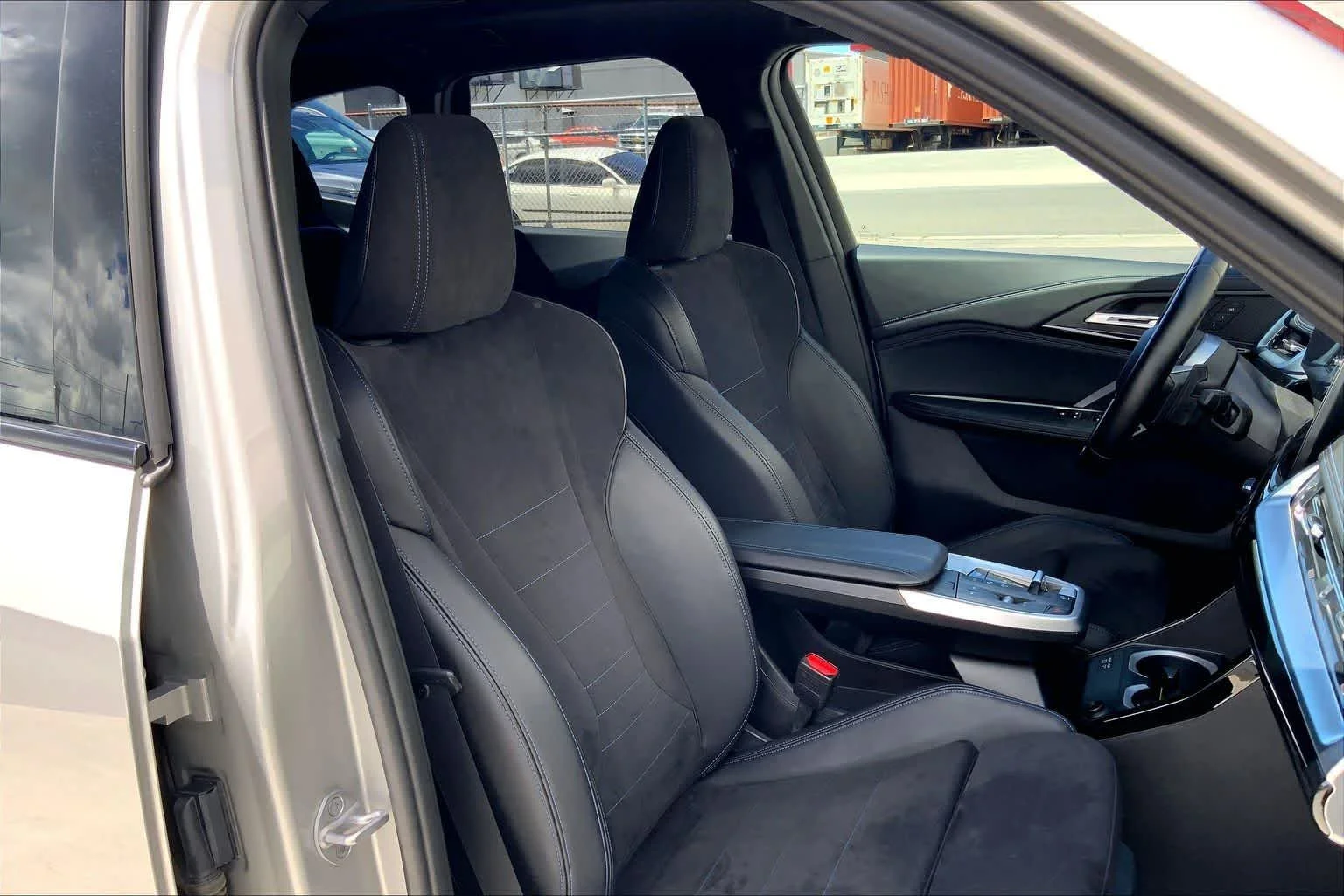 Used 2023 Sil/silver BMW xDrive28i image 13