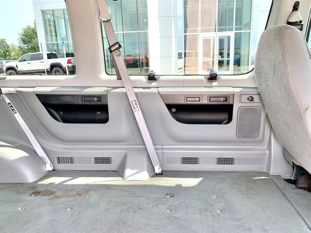 Used 2003 White Ford  image 21