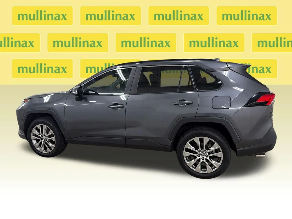 Used 2021 Gray Toyota XLE Premium image 10