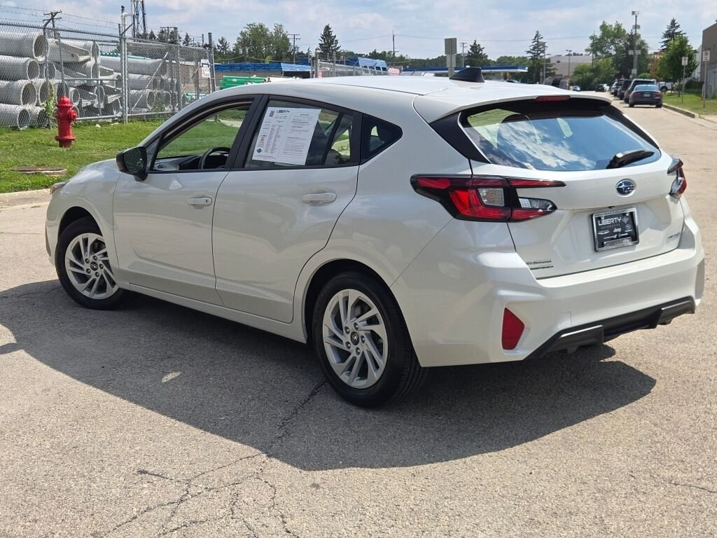Used 2024 White Subaru Base image 15