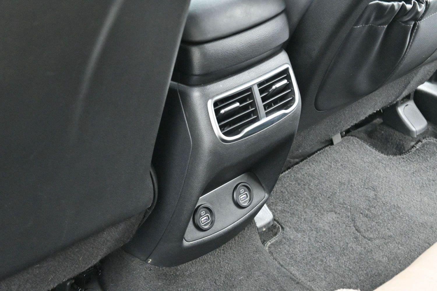 Used 2022 Quartz White Hyundai SE image 27