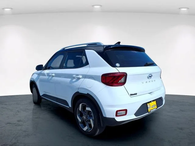Used 2022 White Hyundai Limited image 12