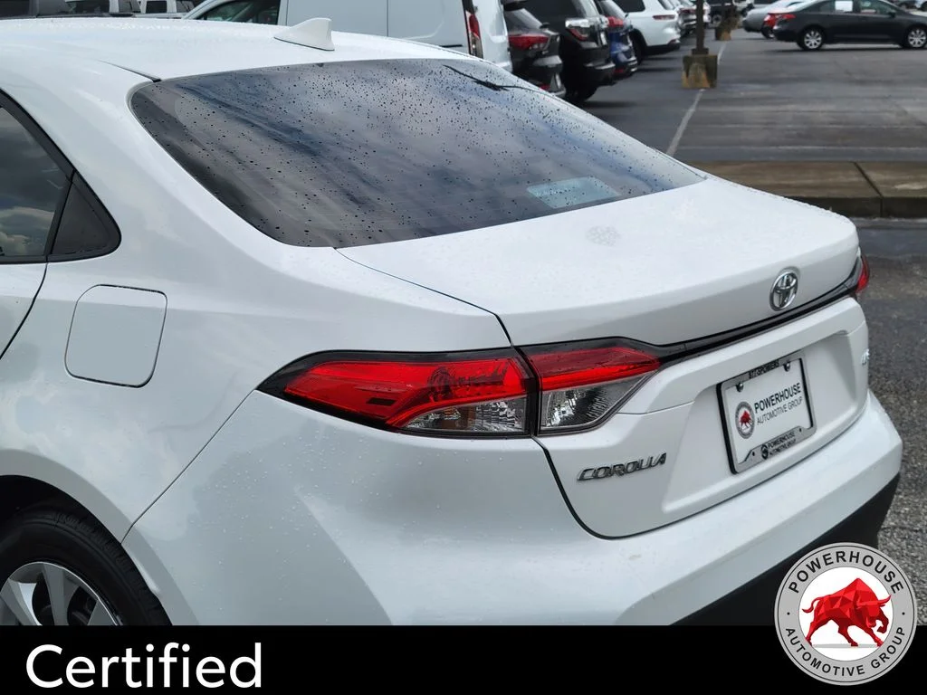 Used 2025 White Toyota LE image 12