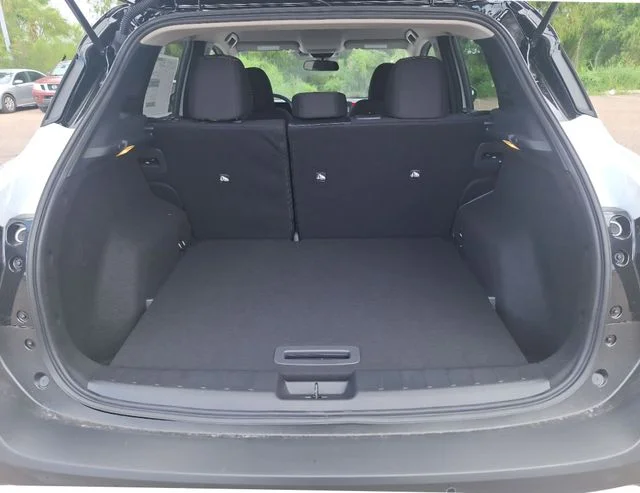 New 2026 Aspen White TriCoat / Super Black Two-tone Nissan SV image 22