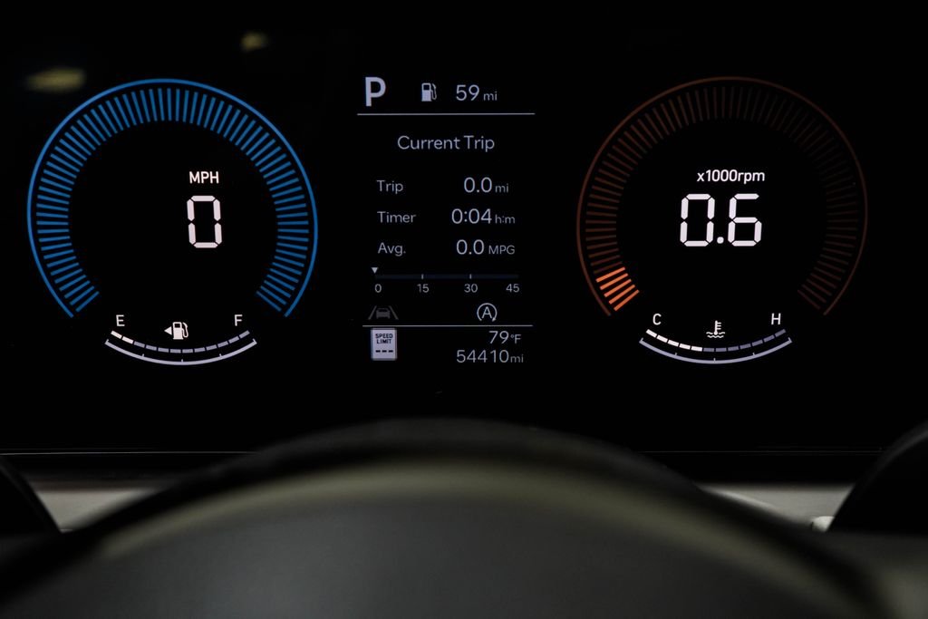 Used 2025 Green Hyundai SEL image 34