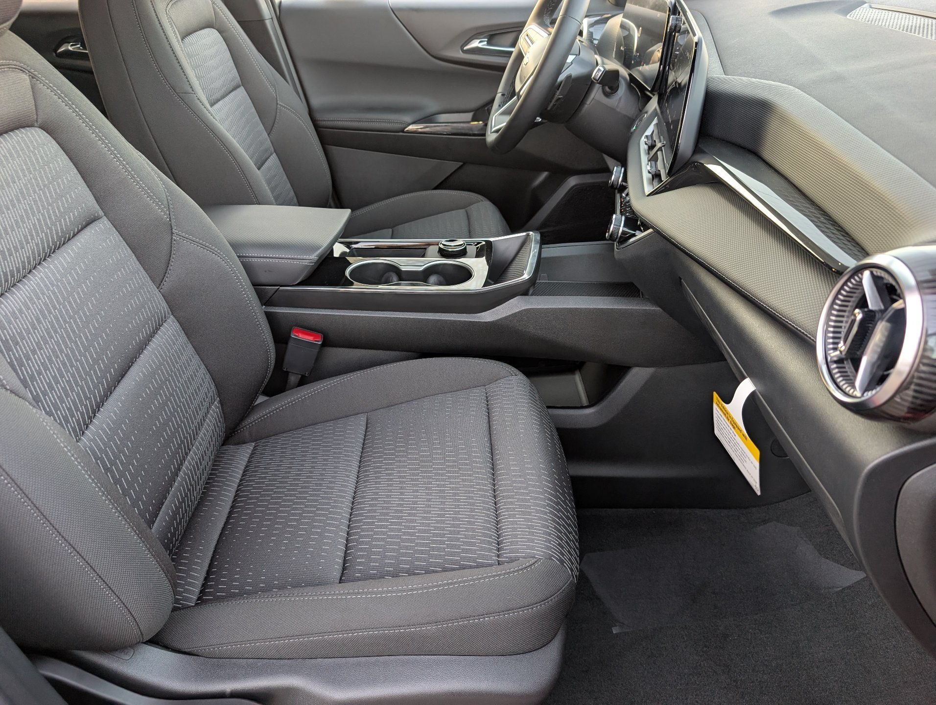 2027 Chevrolet Equinox LT - Photo 12
