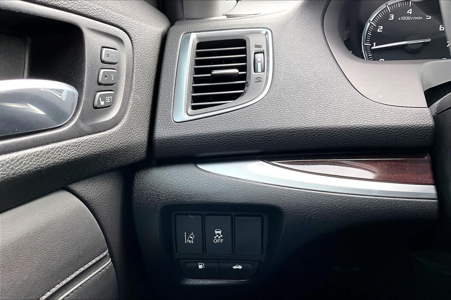 Used 2015 Bellanova White Pearl Acura Tech image 36