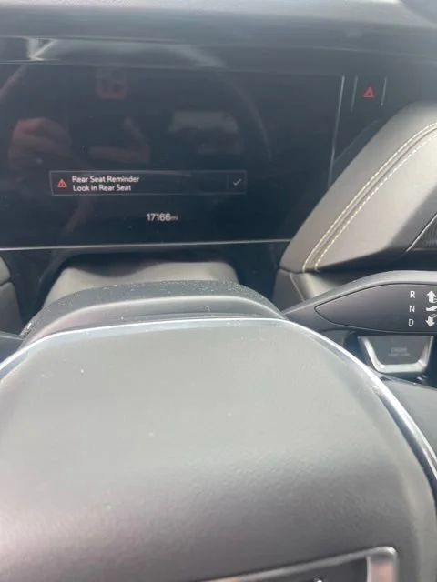 Used 2025 Onyx Black GMC Elevation image 3