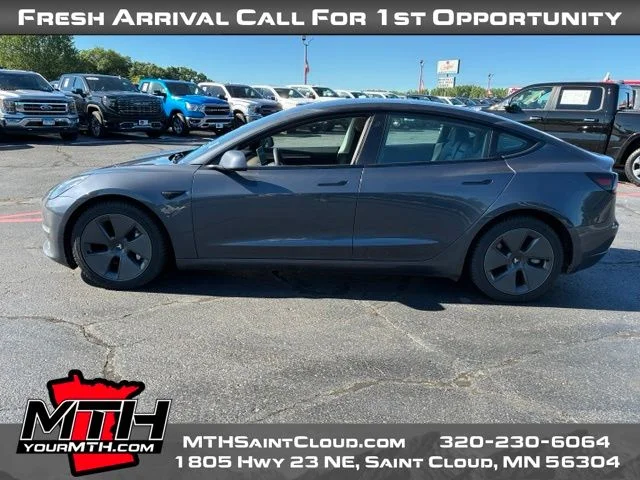 Used 2022  Tesla Long Range image 4