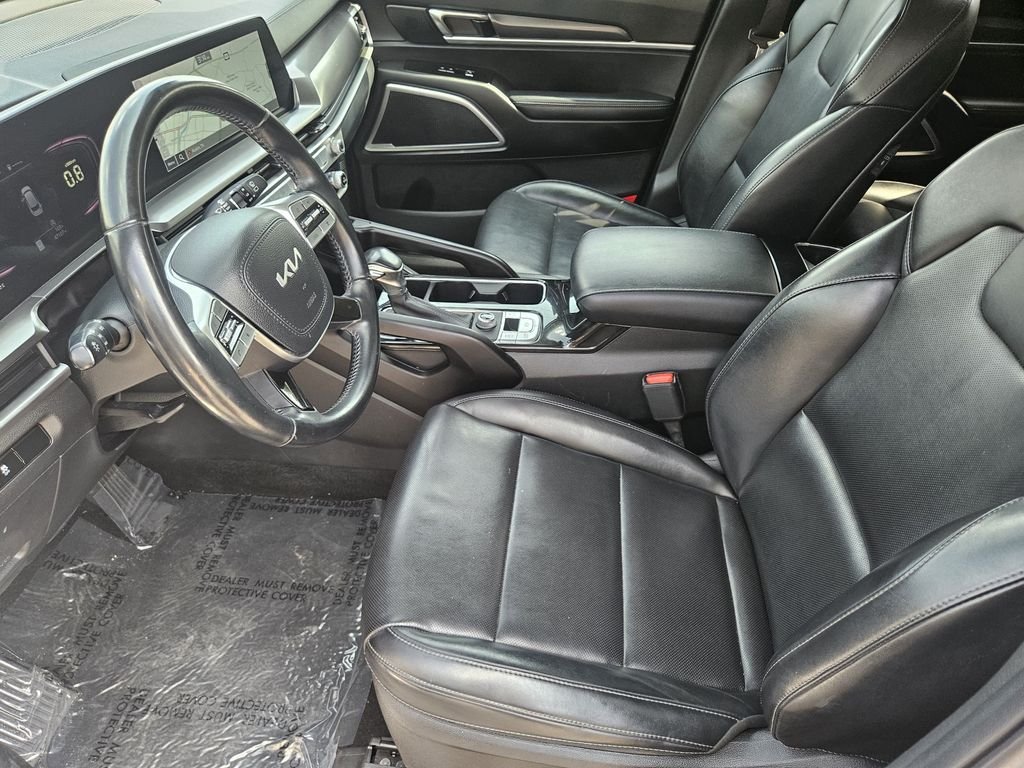 Used 2024 White Kia S image 12