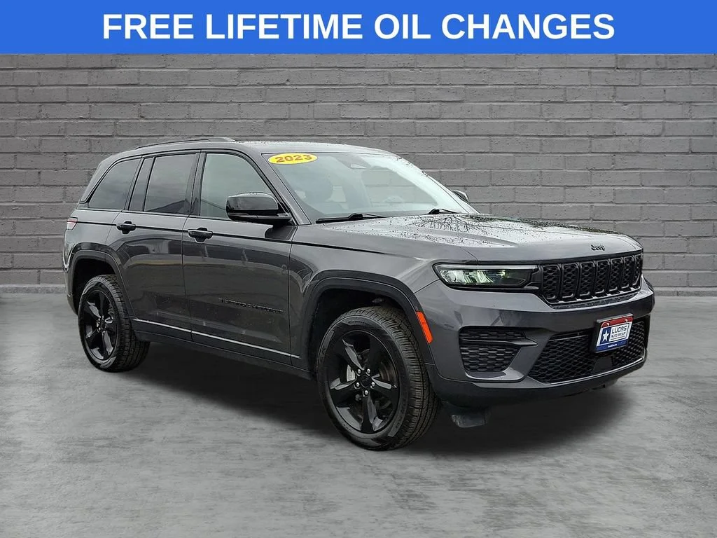 Used 2023 Baltic Gray Metallic Clearcoat Jeep Altitude image 1