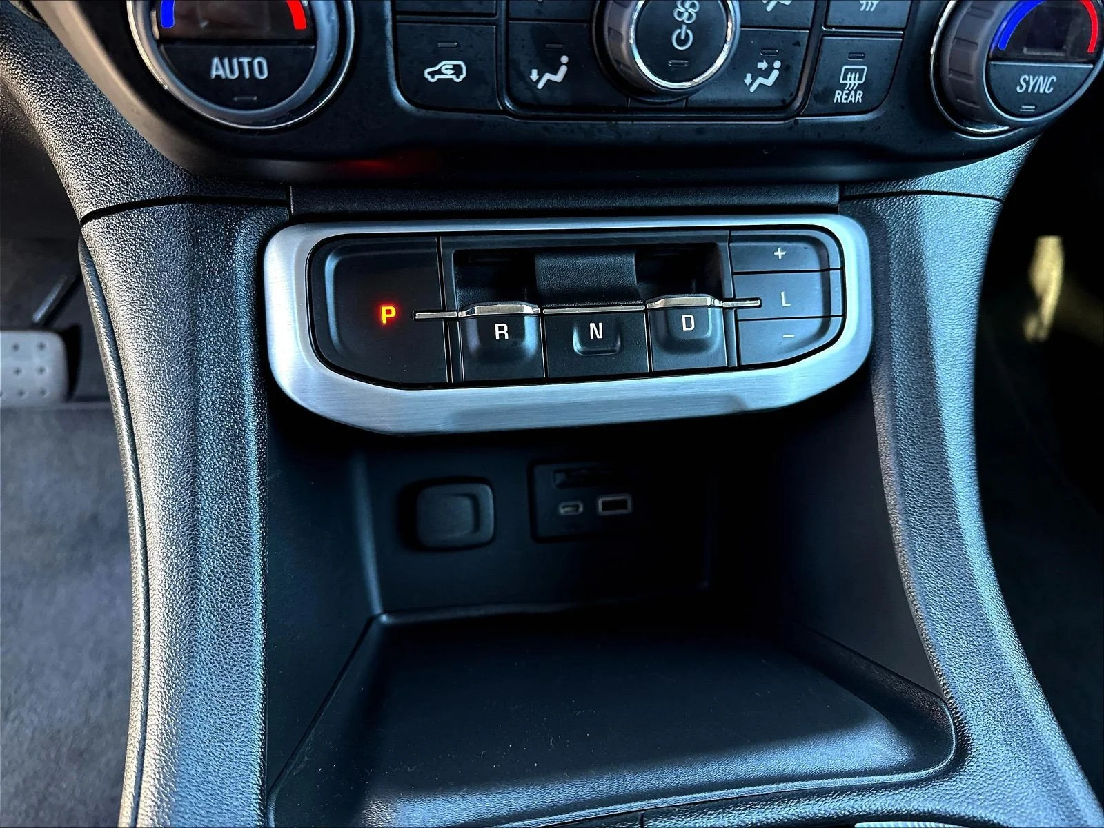 Used 2023 Sterling Metallic GMC SLT image 20