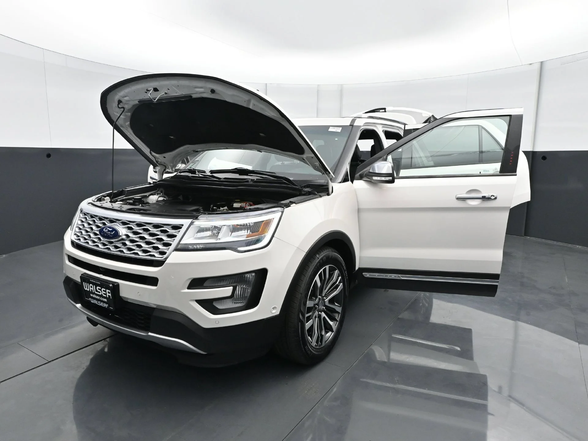 Used 2017  Ford Platinum image 29