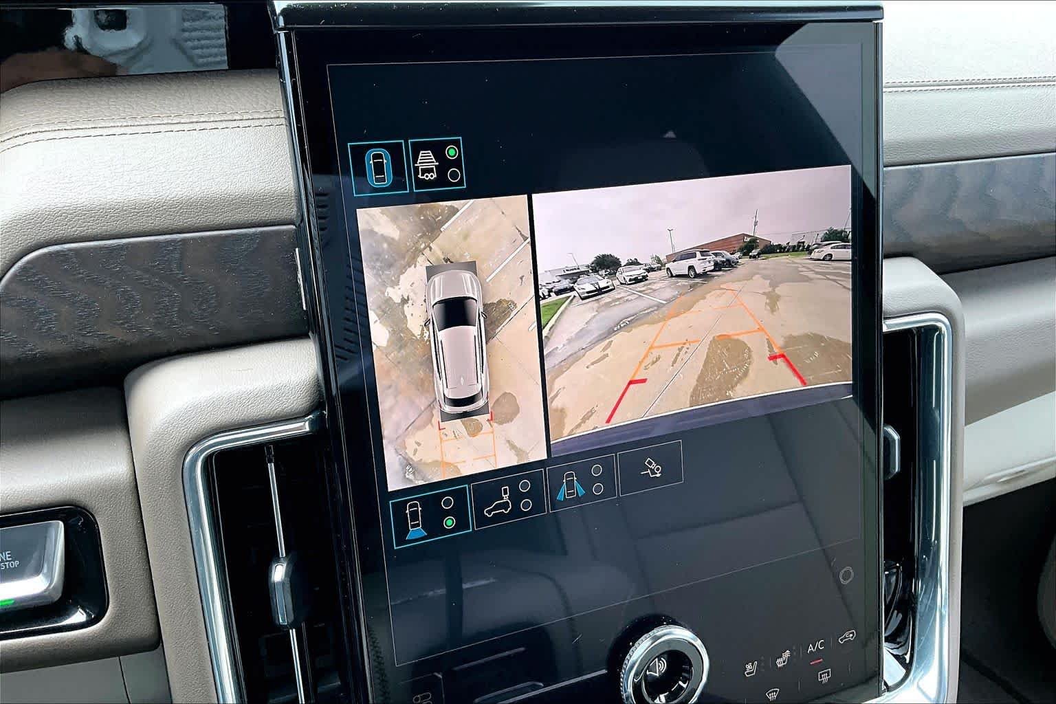 Used 2025 White Frost Tricoat GMC Denali image 27