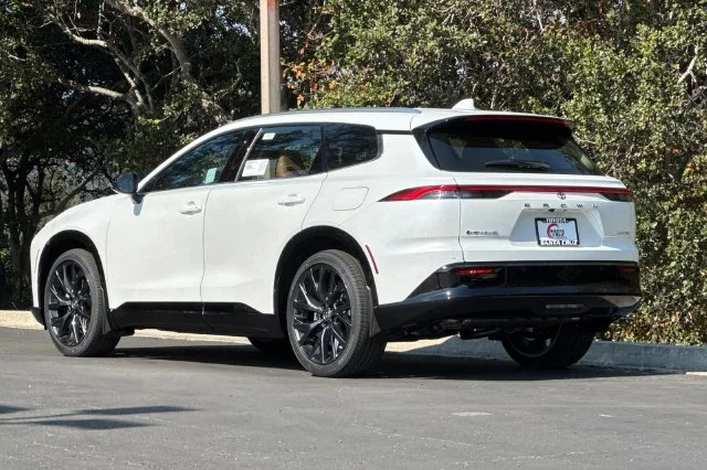 New 2026 Oxygen White <sup>1</sup> Toyota  Limited image 6