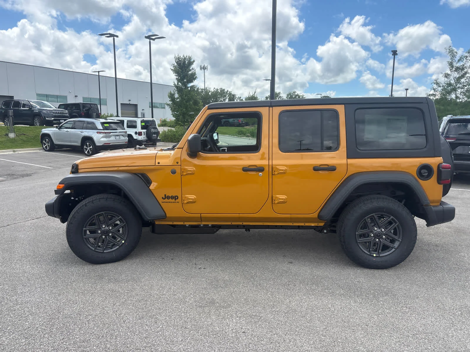 New 2026 Goldilocks Jeep Sport S image 5