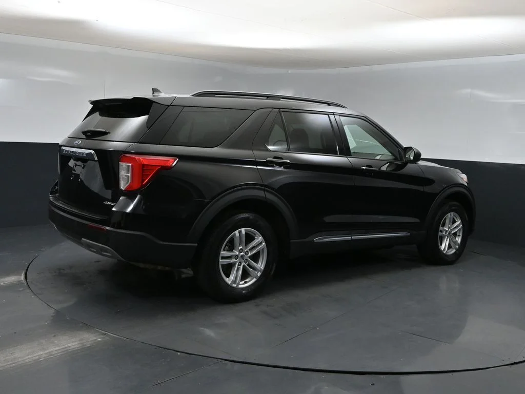 Used 2023 Black Ford XLT image 3
