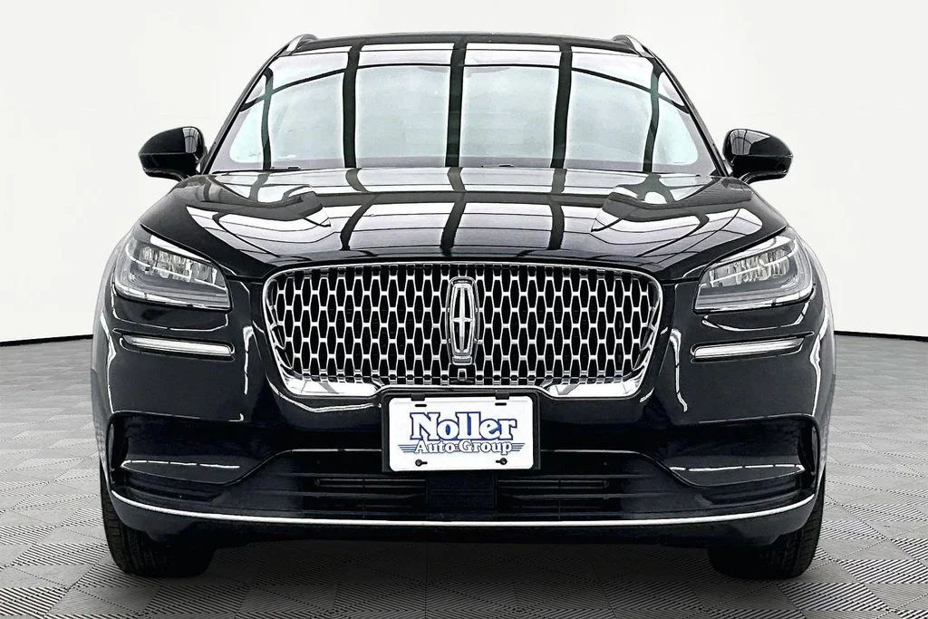 Used 2022 Black Metallic Lincoln Standard image 3