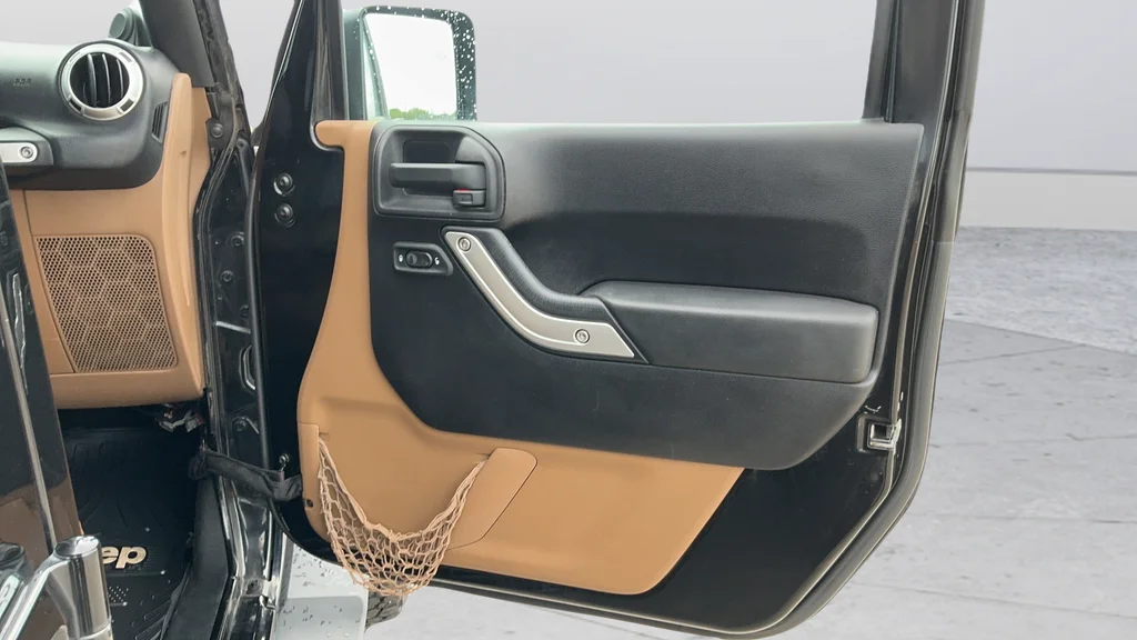 Used 2012 Black Jeep Unlimited Sahara image 22