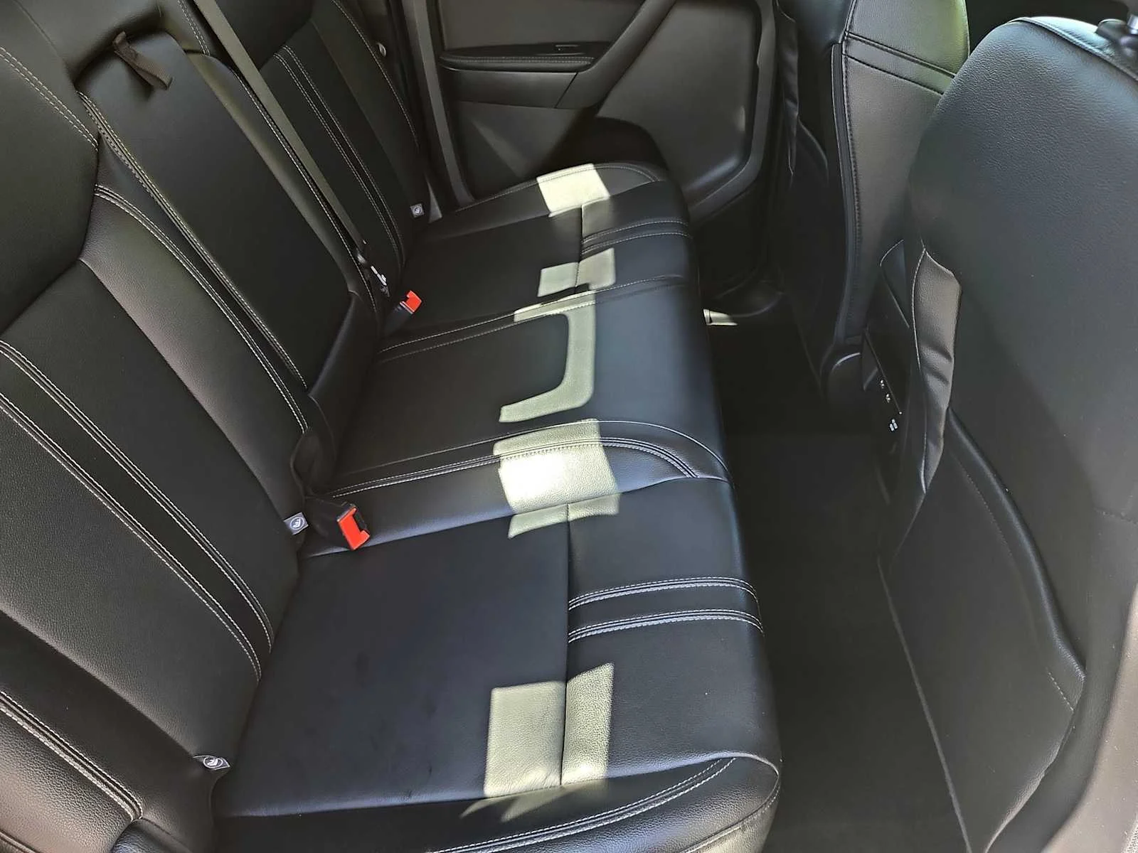 Used 2021 Oxford White Ford LARIAT image 17