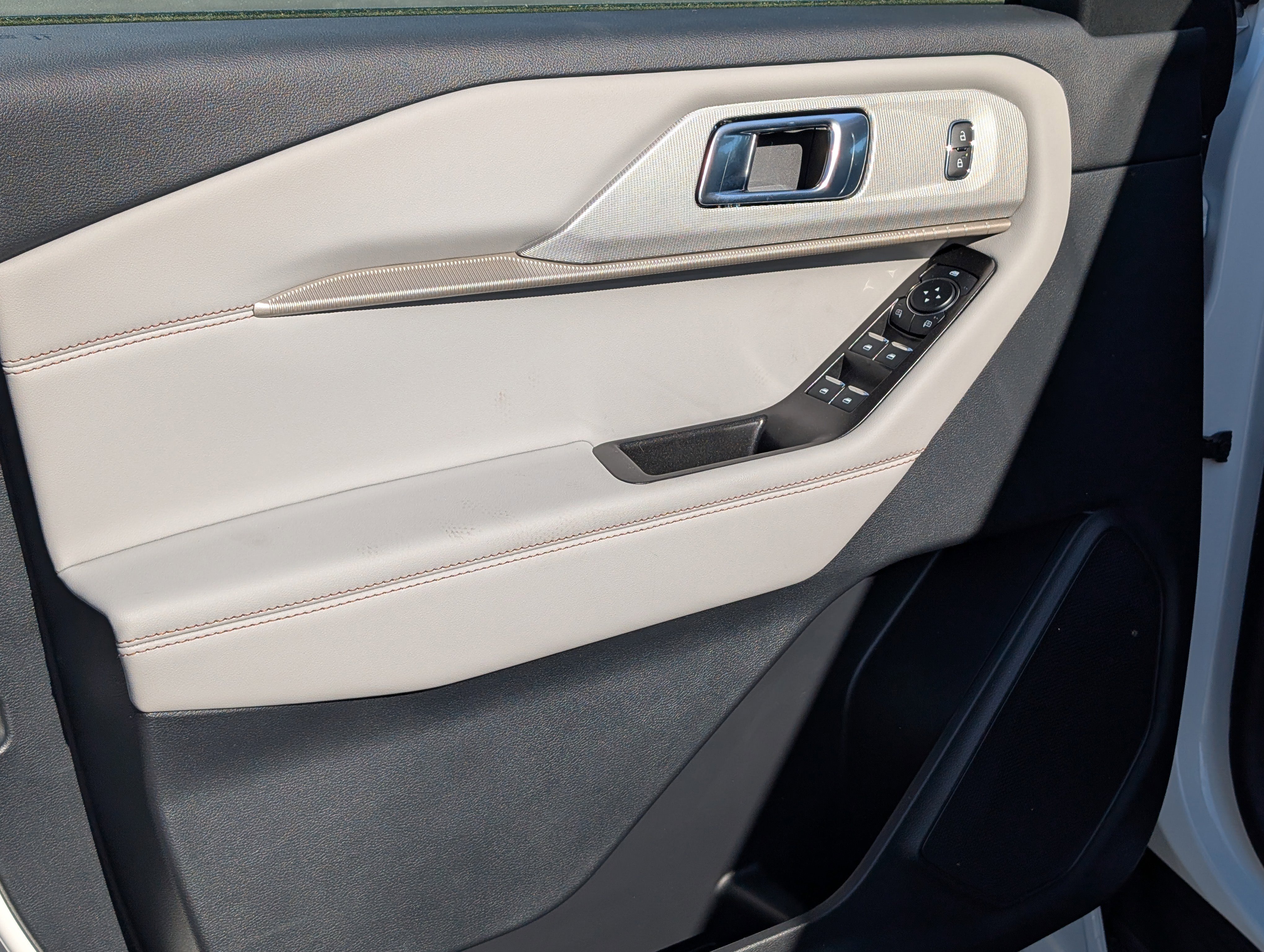 New 2026 Star White Metallic Tri-Coat FORD Active image 17