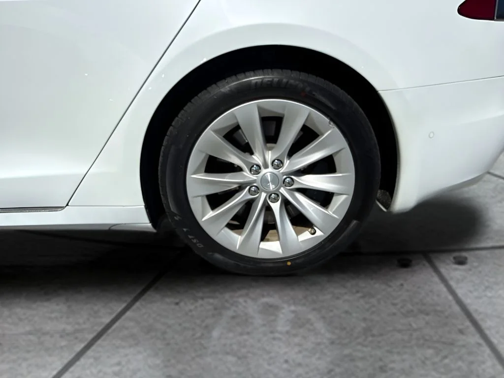Used 2017  Tesla 75 image 23