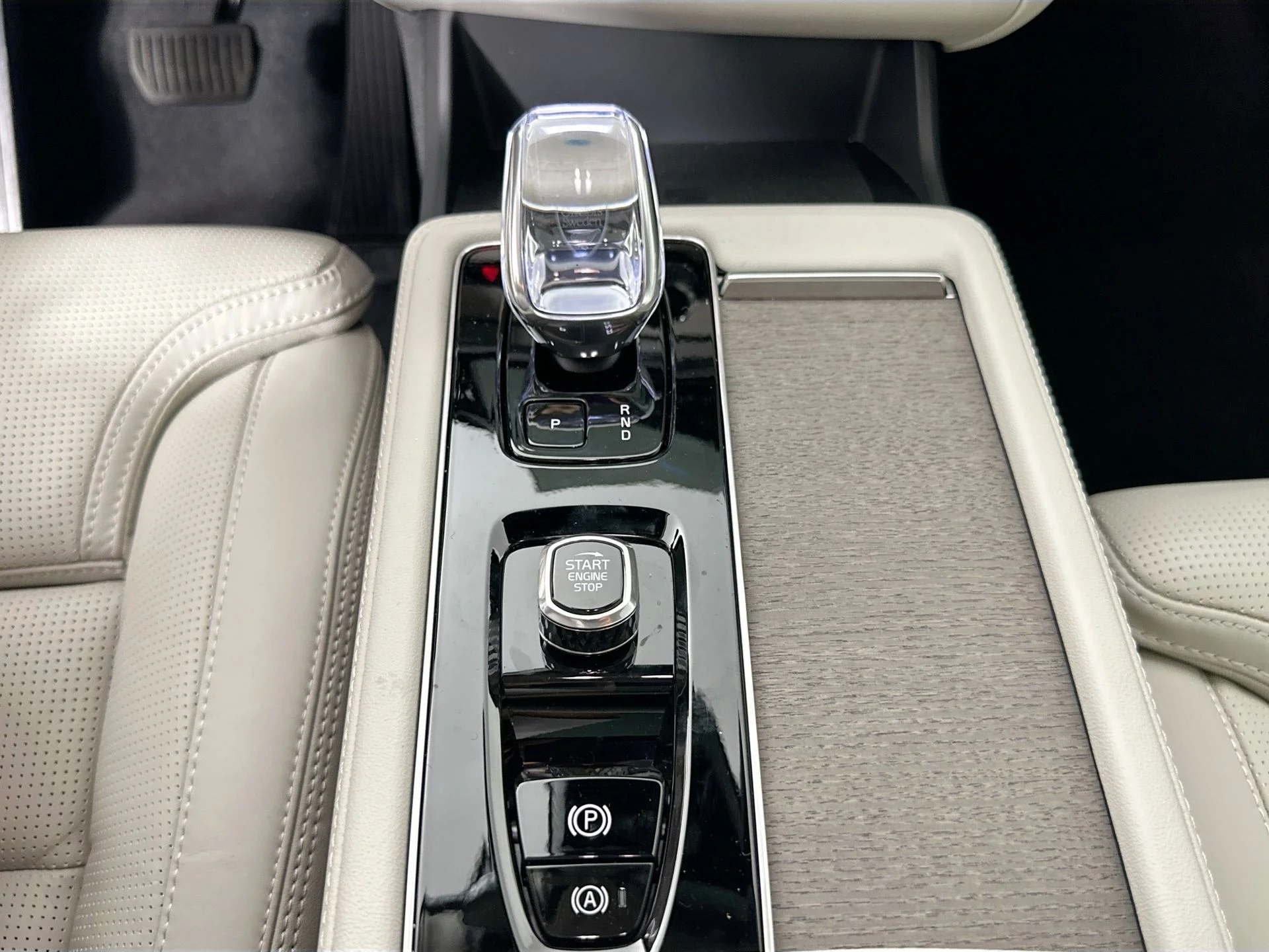 New 2026 White Volvo B6 Ultra image 15