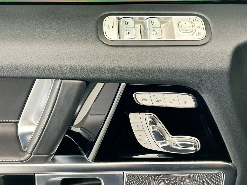 Used 2025  Mercedes-Benz G 550 image 22