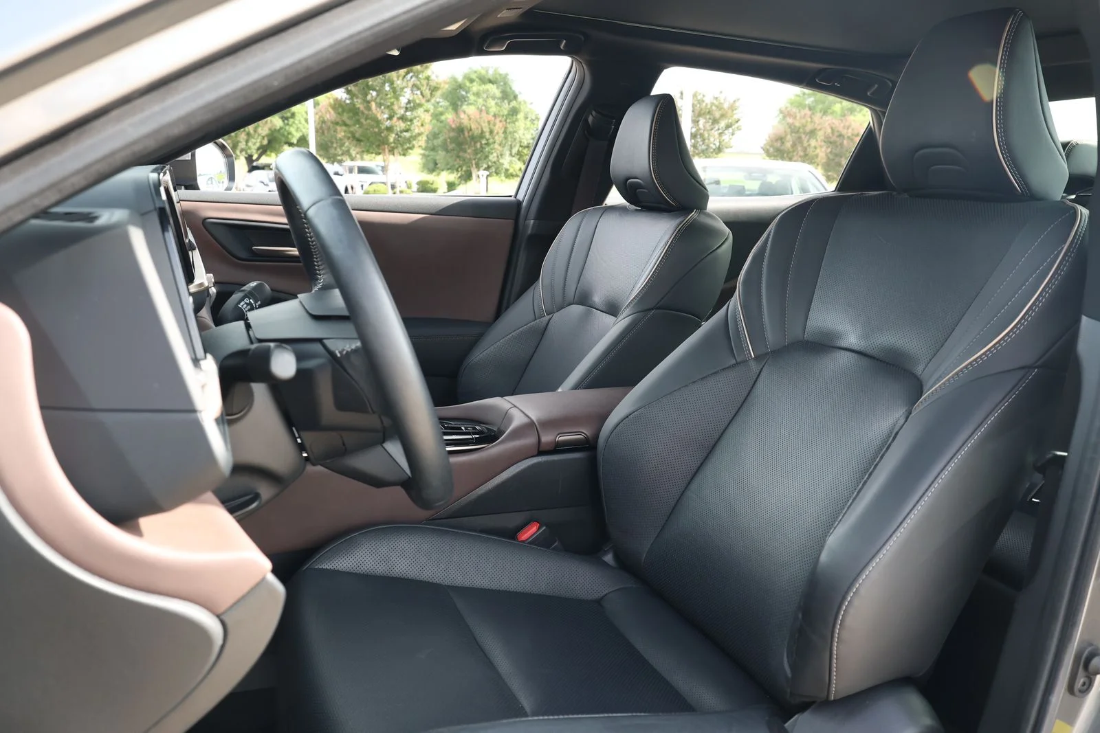 Used 2024  Toyota Limited image 29