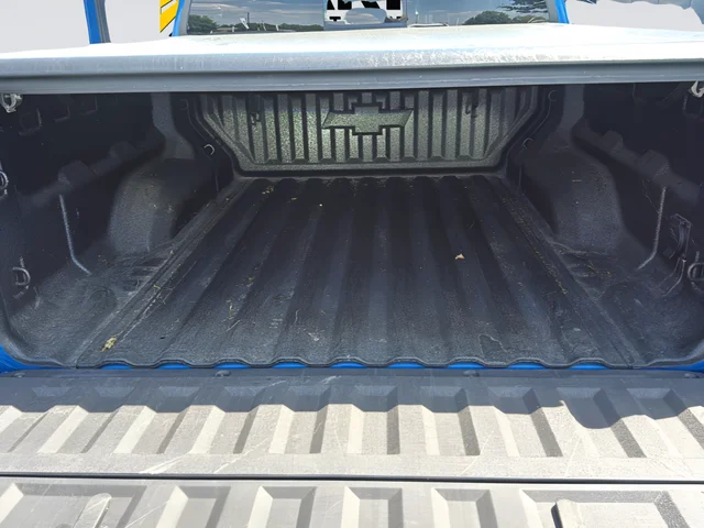 Used 2023 Blue Chevrolet Z71 image 29