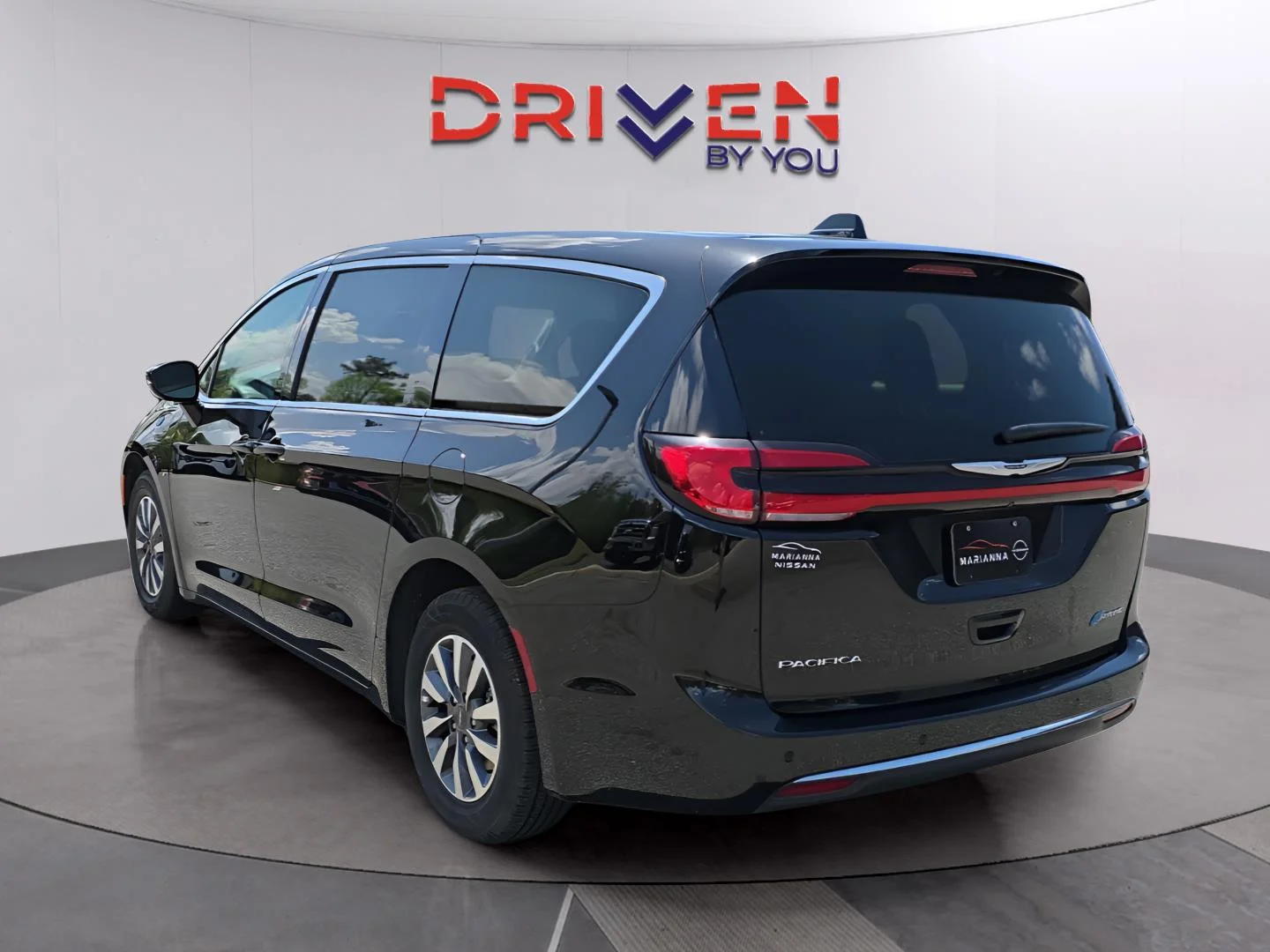 Used 2024 Black Chrysler Hybrid Select image 3
