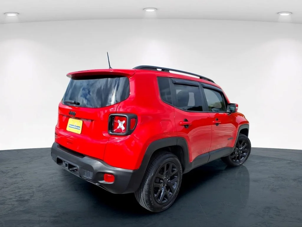 Used 2019 Red Jeep Latitude image 8