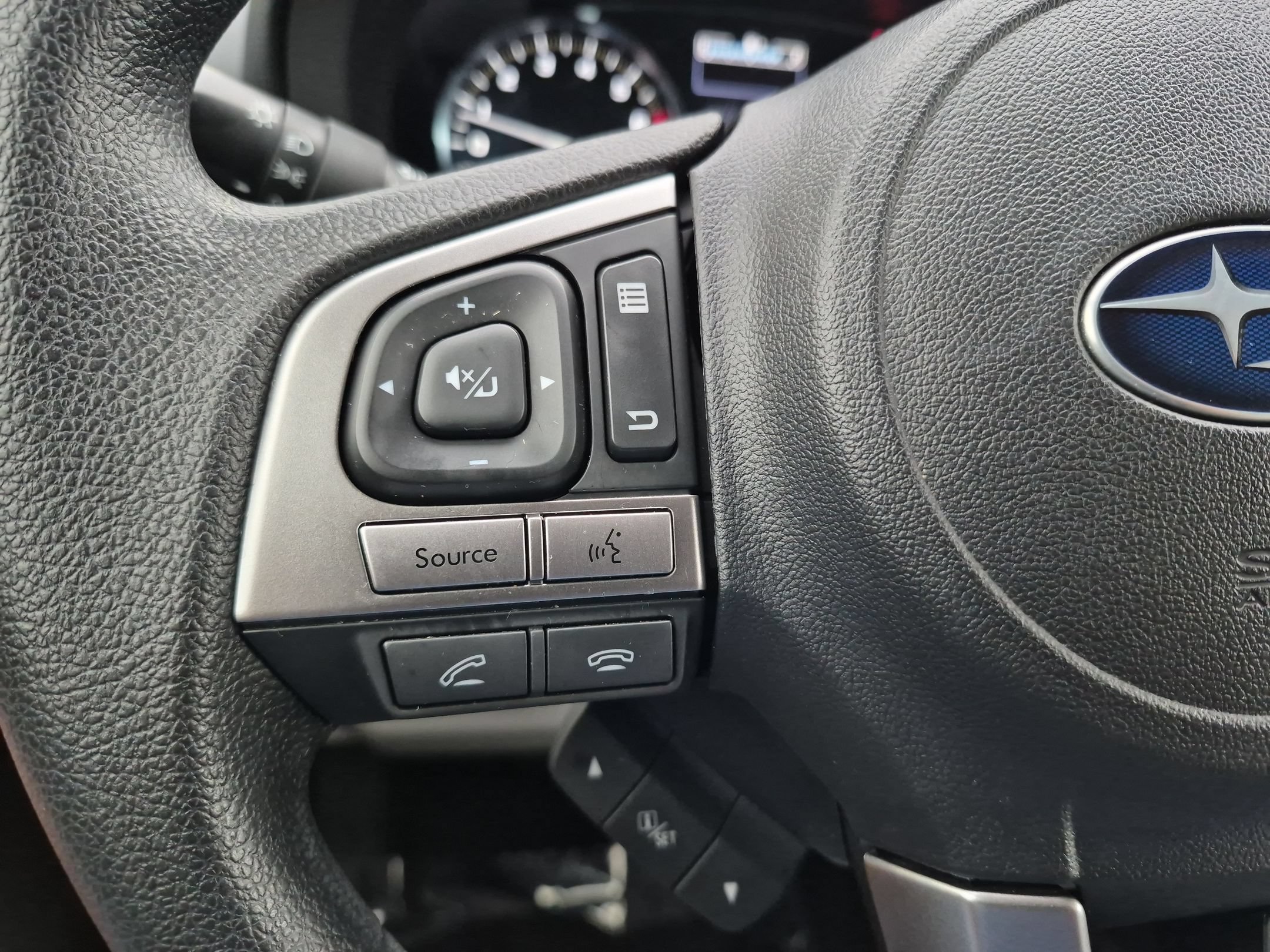 Used 2018 Dark Gray Metallic Subaru 2.5i Premium AWD image 14