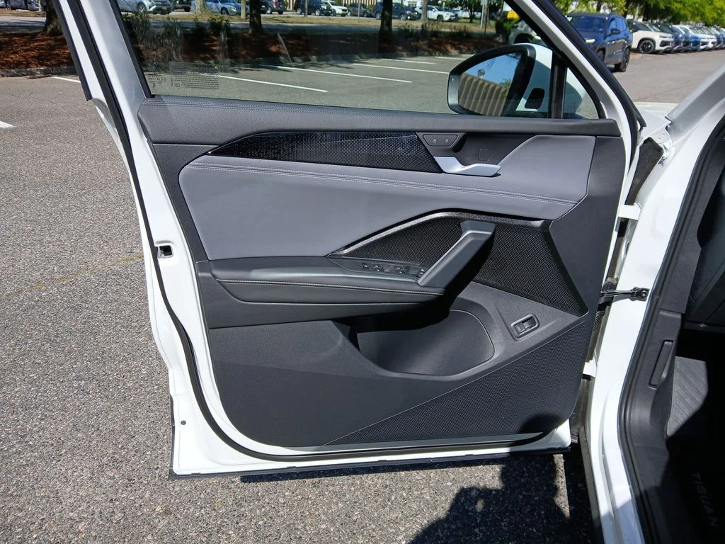 New 2026 White Volkswagen 2.0T SE image 10