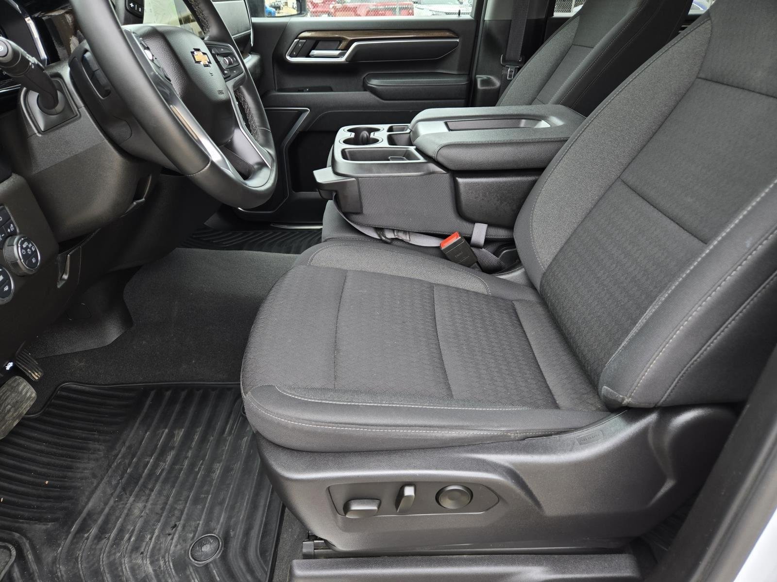 Used 2025 Summit White Chevrolet LT image 17