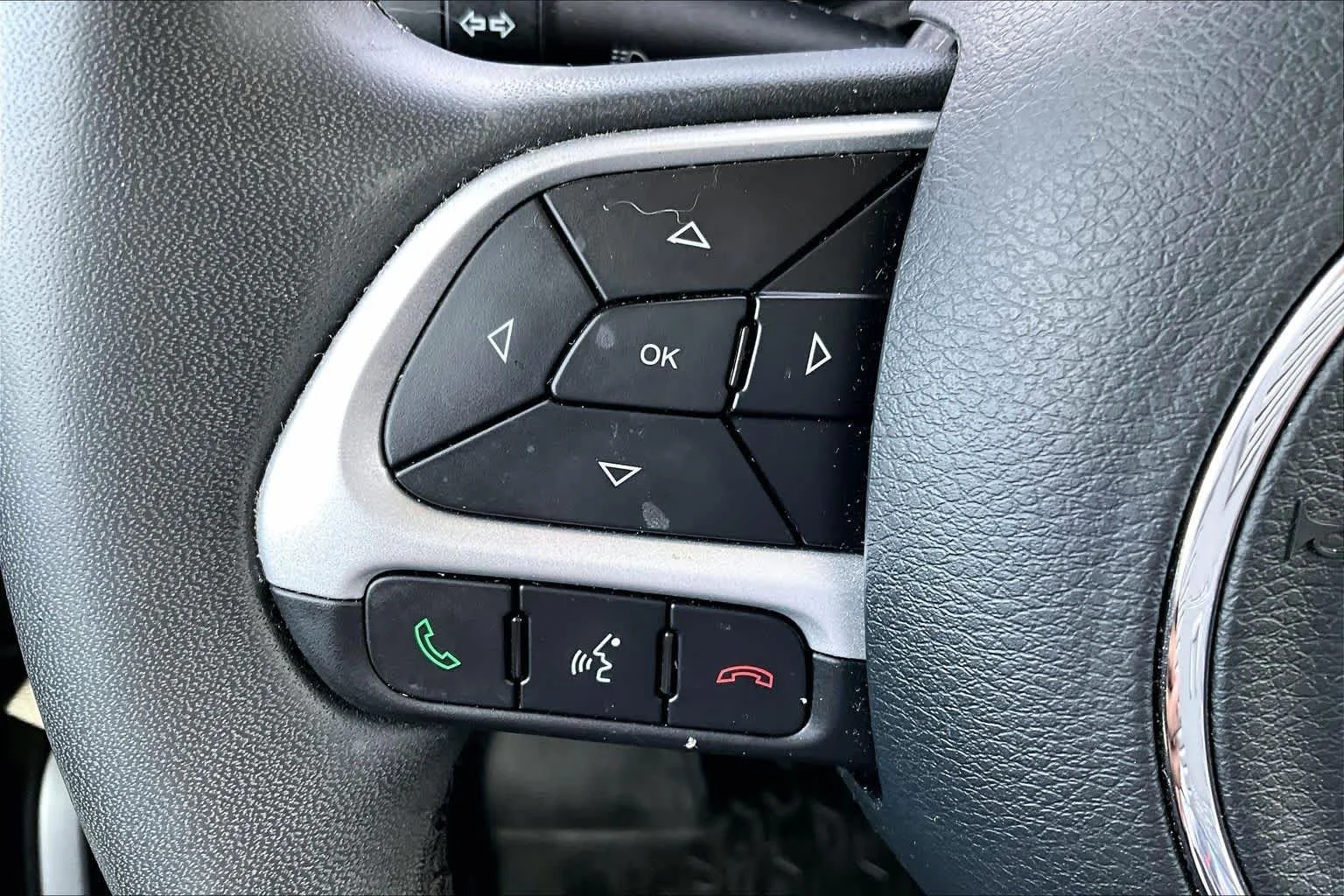 Used 2018 Glacier Metallic Jeep Latitude image 20